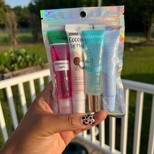 Lip gloss bundles only one bundle choose which color/ bundle you want!